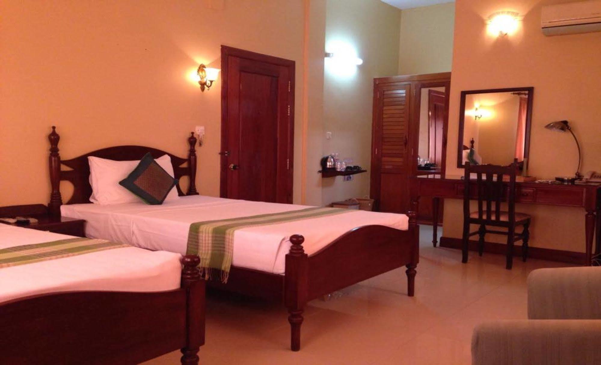 Anise Hotel And Restaurant Phnom Penh Exterior foto