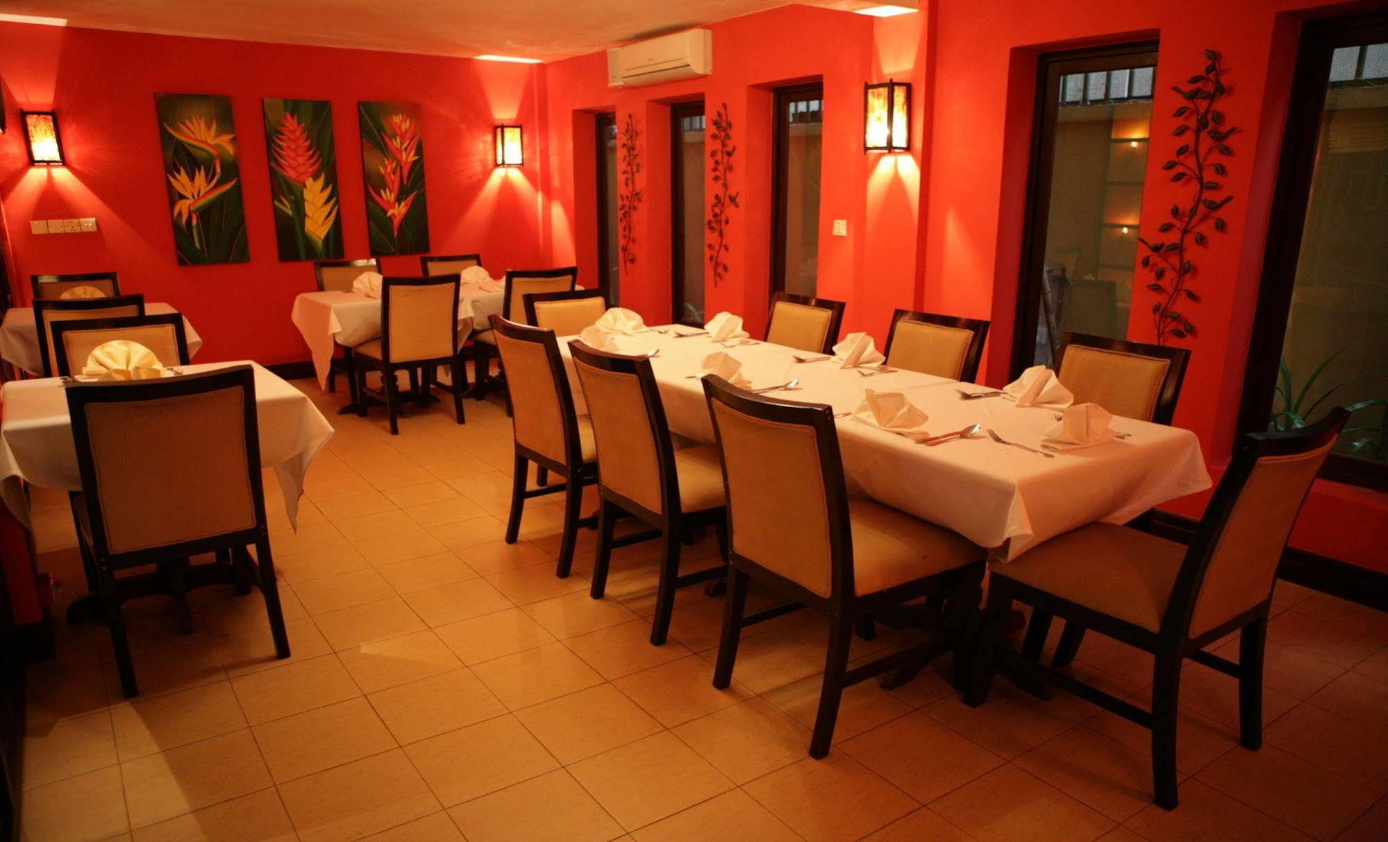Anise Hotel And Restaurant Phnom Penh Exterior foto